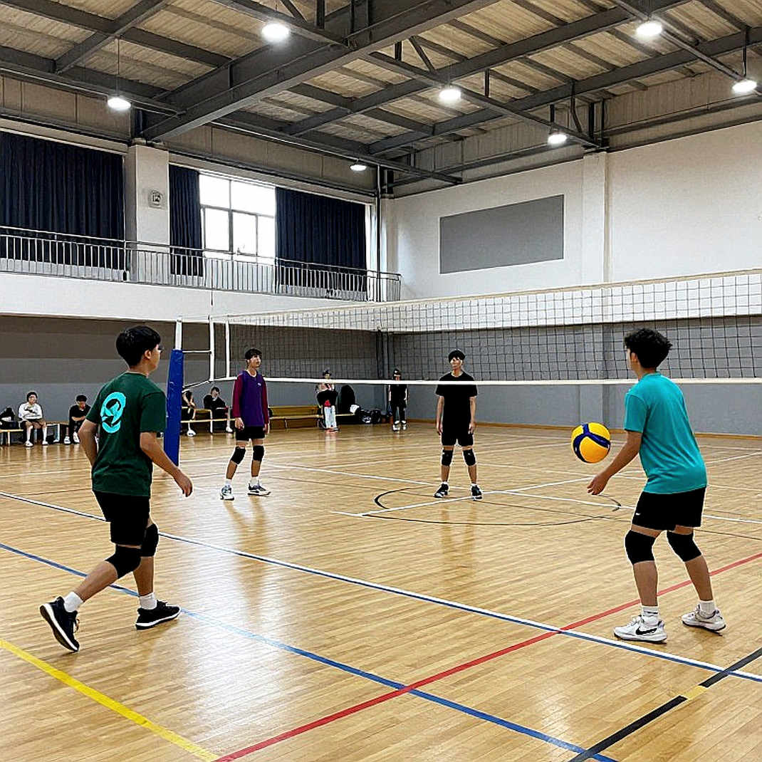 Mubarak 2m10 tuổi 13 và ngày thứ hai giải bóng chuyền nam châu Á tại Fukuoka