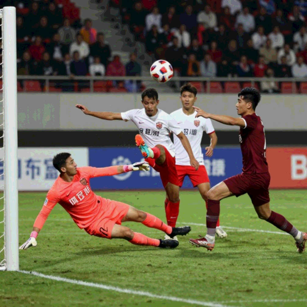 Galatasaray thắng 4-2 tại Pháp: bốn bàn thắng phủ lên một hàng thủ chưa được kiểm chứng