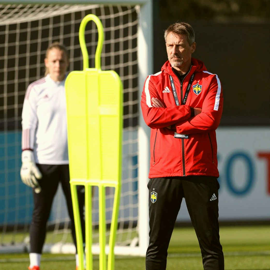 Schmeichel và cuộc phỏng vấn Martinez: Khi 'thời điểm hành động' bị đặt sai giờ