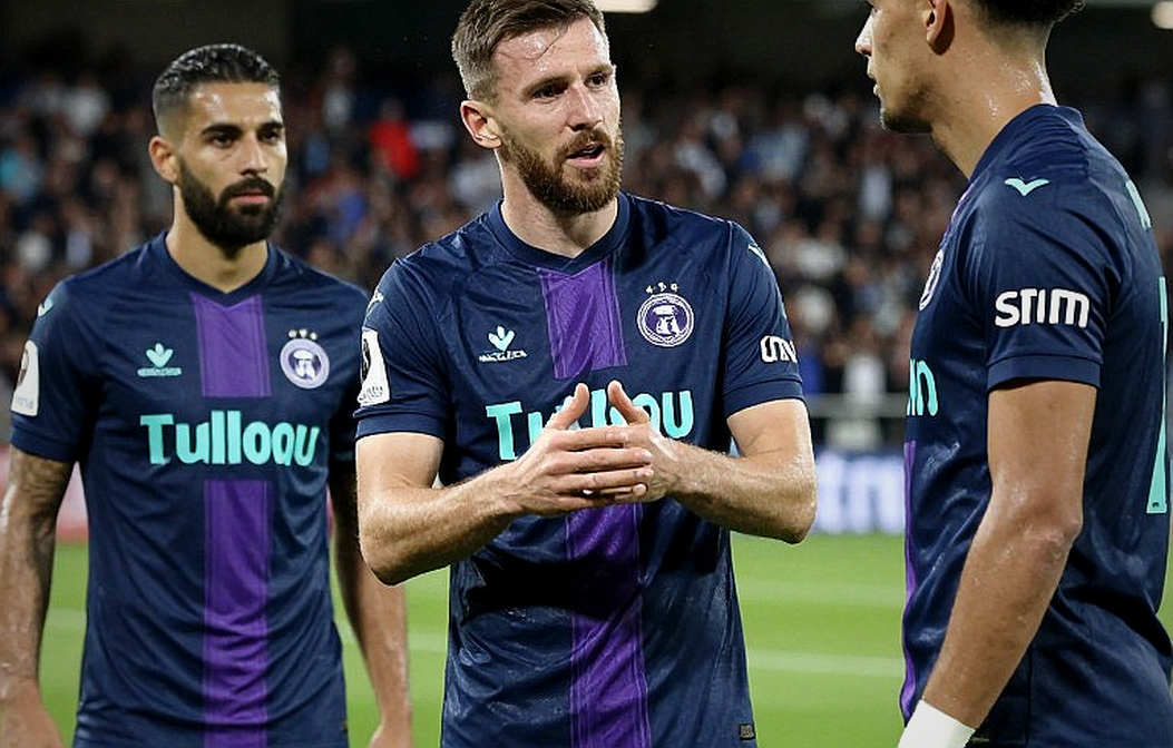 Liverpool mất Szoboszlai và Frimpong: Cánh phải trống hoác và chuỗi trận định đoạt tháng 11