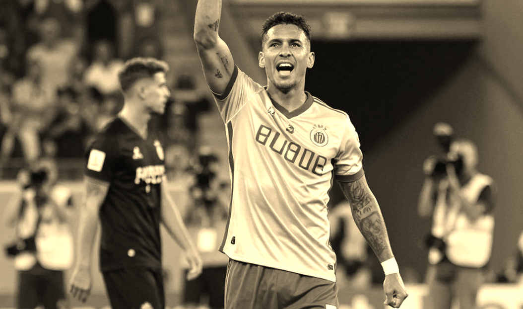 David Aje gia nhập Manchester United: Chiến tranh học viện thành Manchester bước sang chương mới