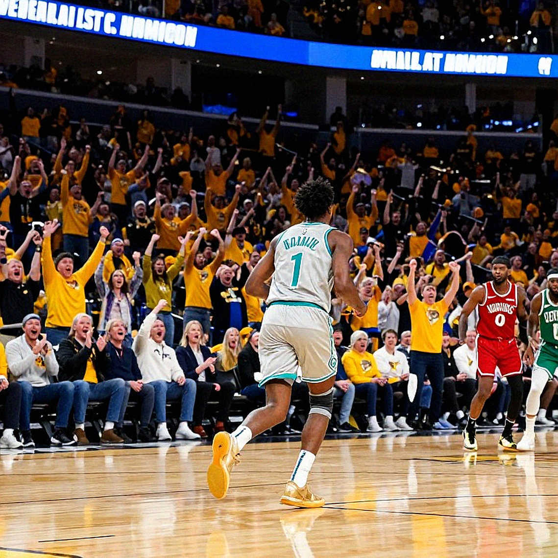 Bắp chân của Dru Smith và lỗ hổng kiến tạo dự bị của Miami Heat
