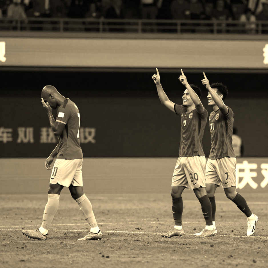 Ledley King và lời hứa 'đảo chiều rất nhanh' của Tottenham: Đọc một cuộc khủng hoảng qua chuỗi bằng chứng còn thiếu
