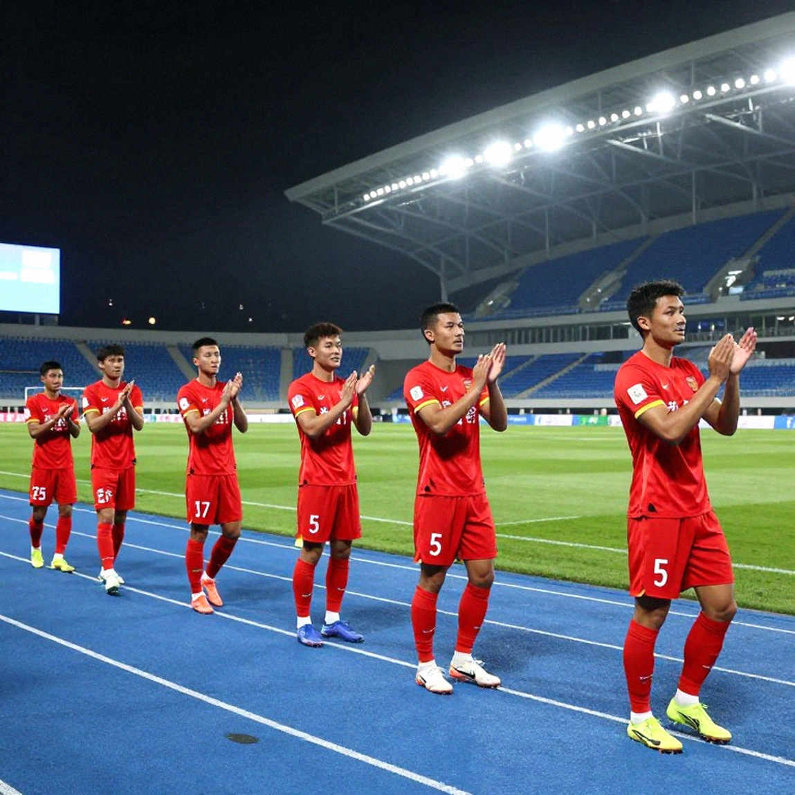 Hưng Yên 1-1 Công An Nhân Dân: bảy điểm, một đường chuyền xuyên tuyến và khoảng trống sau lưng hàng thủ