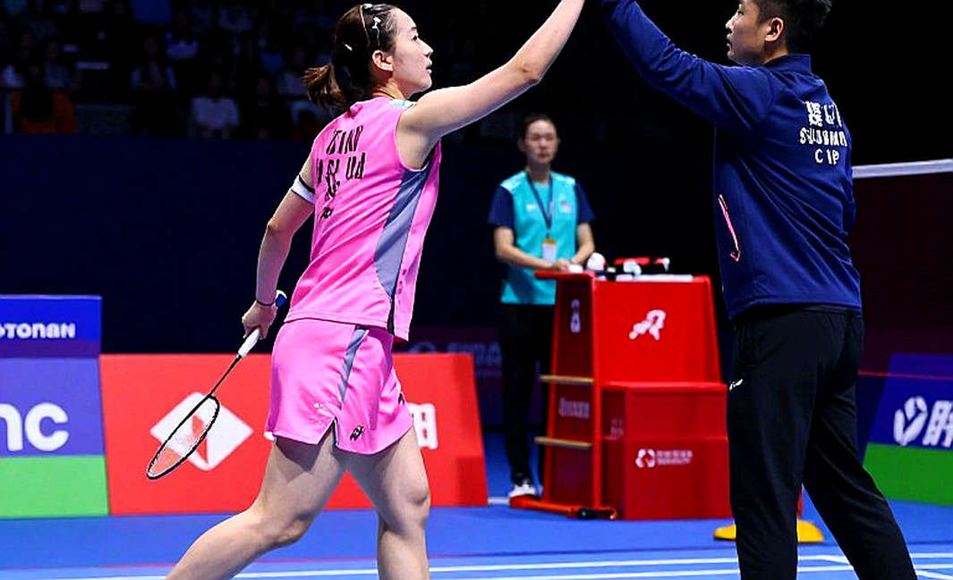 Alwi Farhan tập cùng Momota trước Asian Games 2026: Câu chuyện truyền lửa và khoảng trống dữ liệu