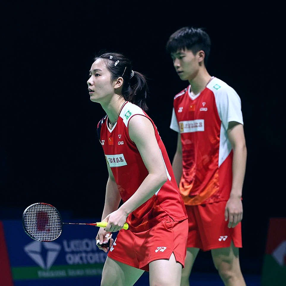 Alwi Farhan tập cùng Kento Momota trước Asian Games 2026: Bài học nằm ngoài cột điểm